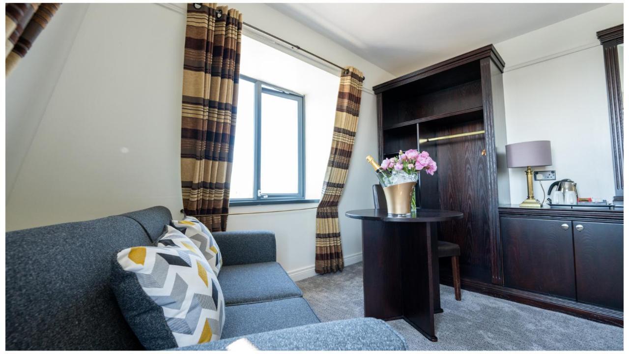 Marine Court Hotel Бангор Екстериор снимка