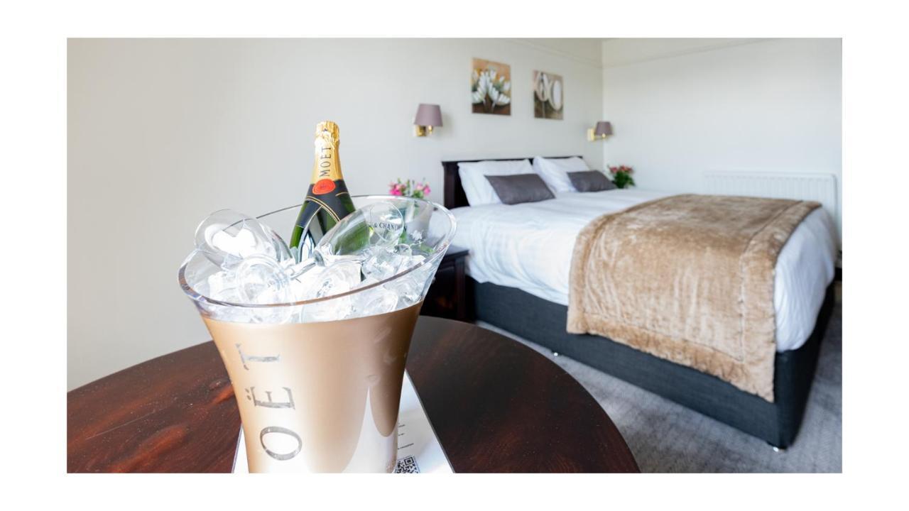 Marine Court Hotel Бангор Екстериор снимка