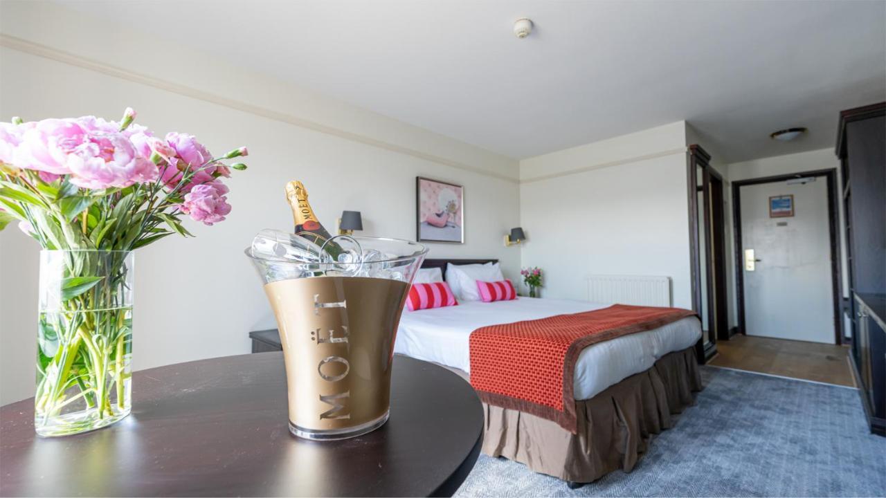 Marine Court Hotel Бангор Екстериор снимка
