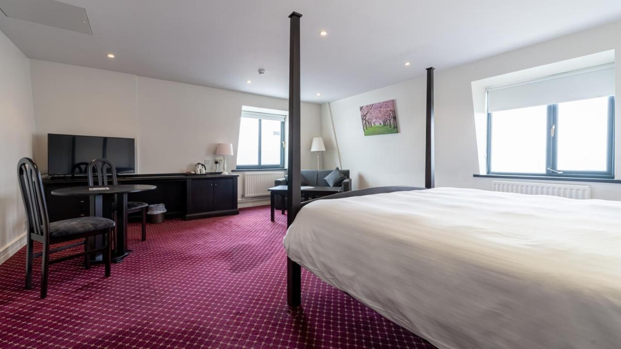 Marine Court Hotel Бангор Екстериор снимка