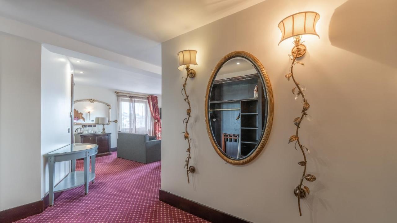Marine Court Hotel Бангор Екстериор снимка